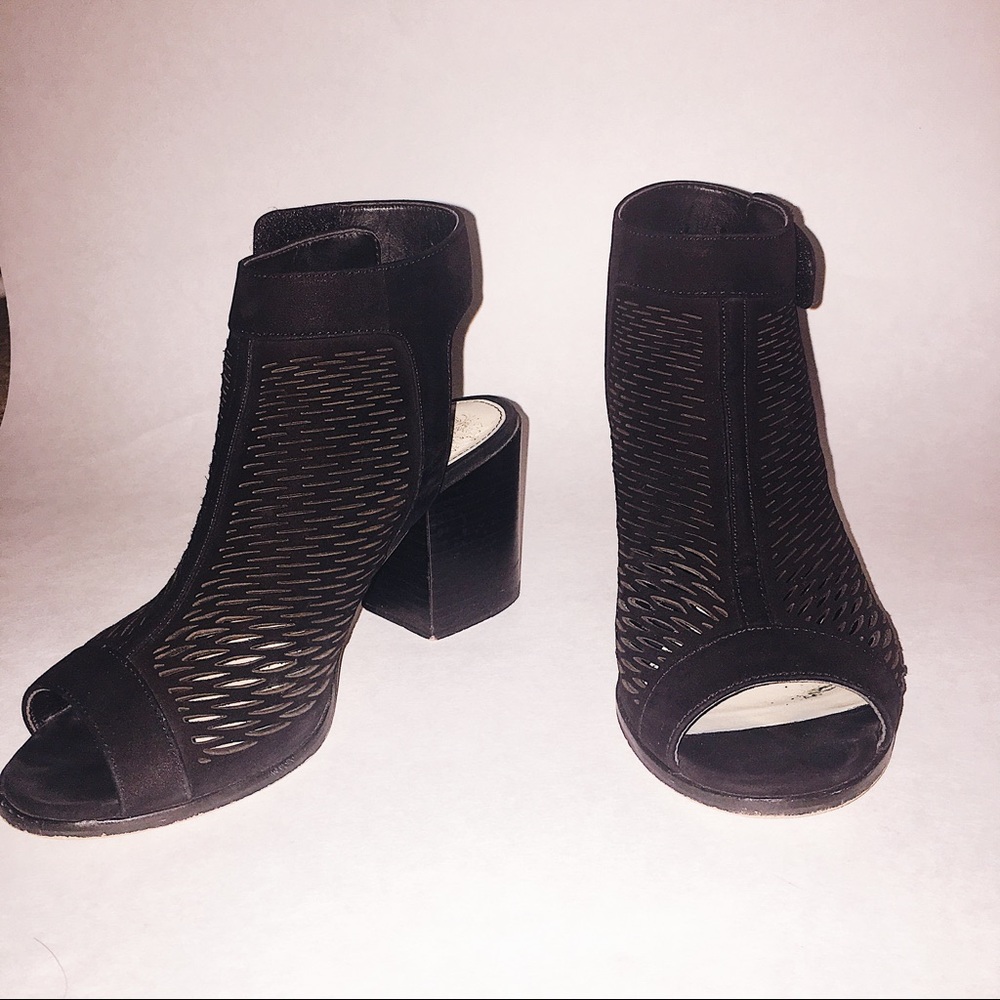 VINCE CAMUTO Black Heels